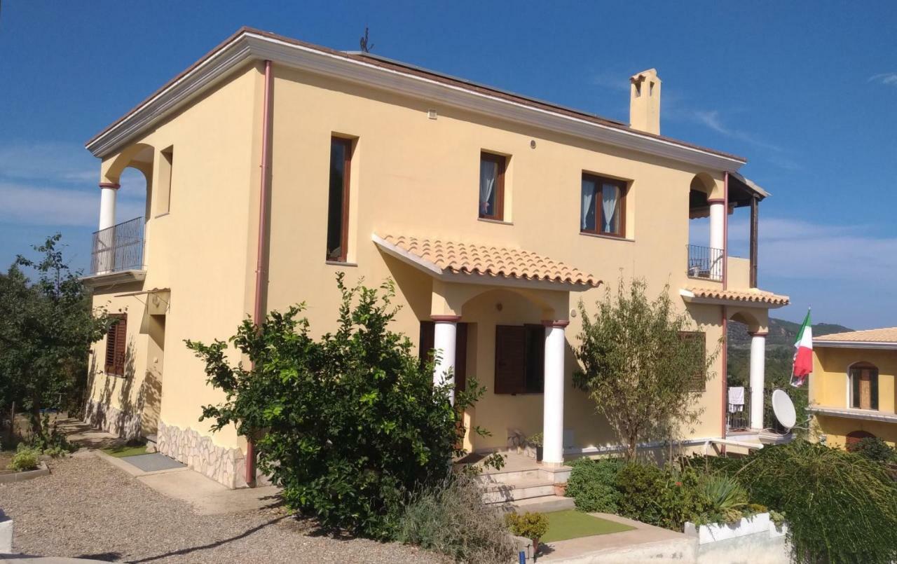 Casa Miriam - Appartamenti Vacanze Villaputzu Bagian luar foto